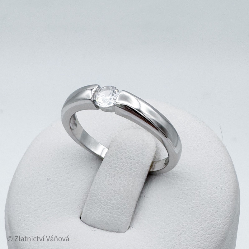 Stříbrný prsten se zirkonem